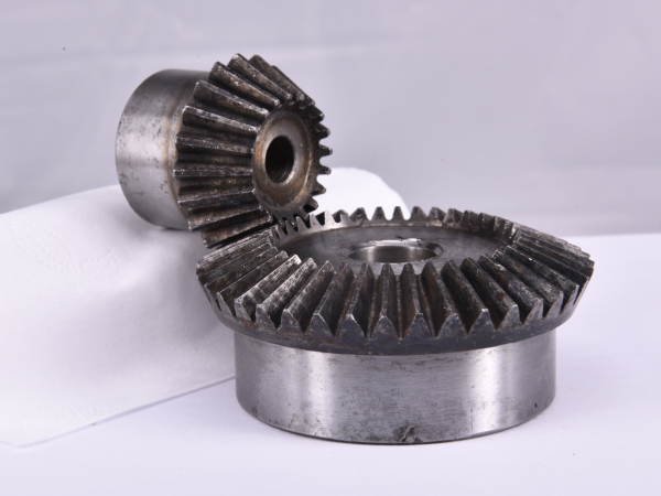 The working principle and usage precautions of bevel gears